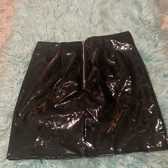 (NWOT) Fashion Nova women's mini skirt - Picture 3 of 3